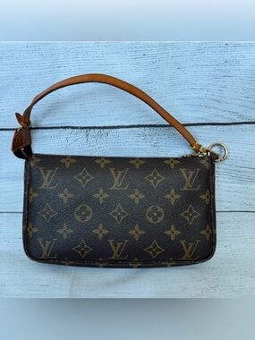Louis Vuitton Vintage Pochette Acessoires